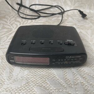 Emerson AM/FM Radio Digital Alarm Clock Model CK5026N Works Vintage